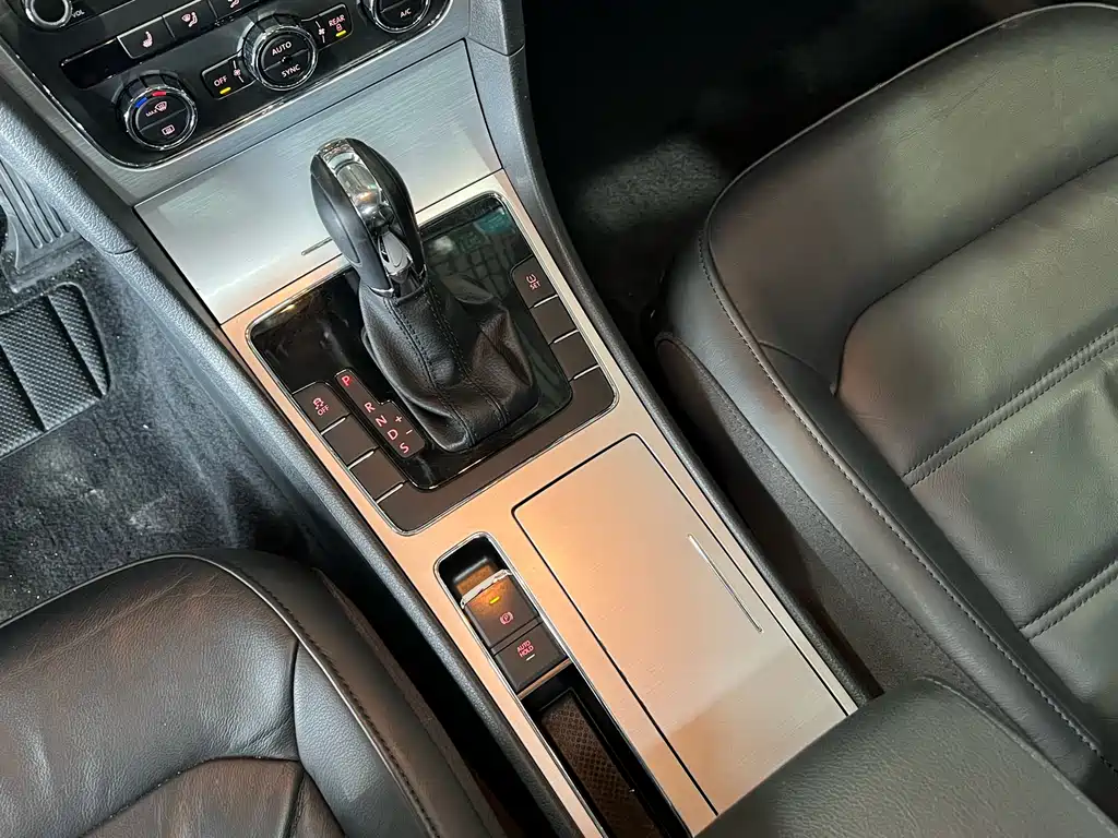 Volkswagen Passat 2015 — фото 15