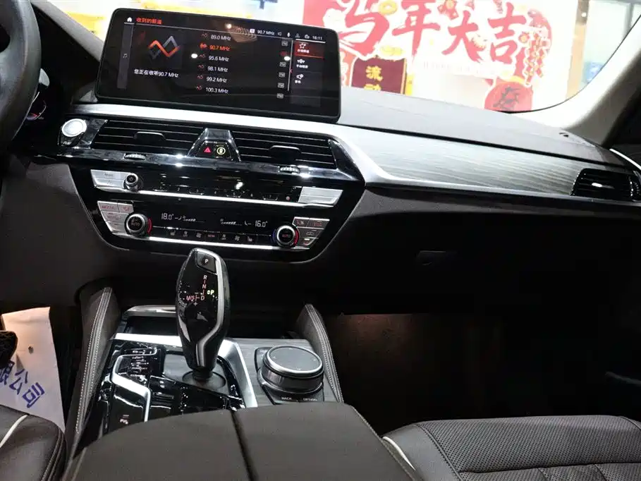 BMW 5 Series 2022 — фото 15