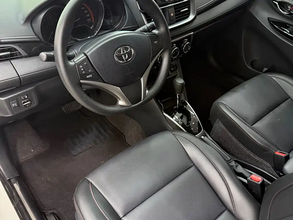 Toyota Yaris L 2022 — фото 13