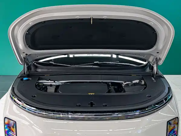 Li Auto L6 2025