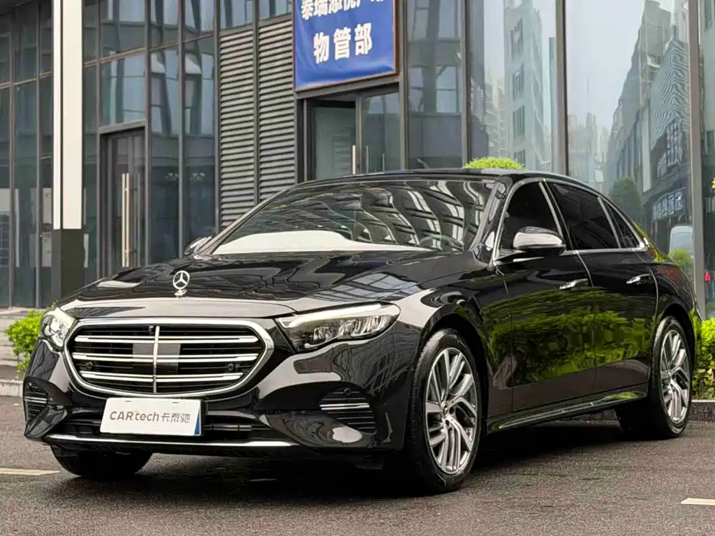Mercedes-Benz E-Class 2024 — фото 1