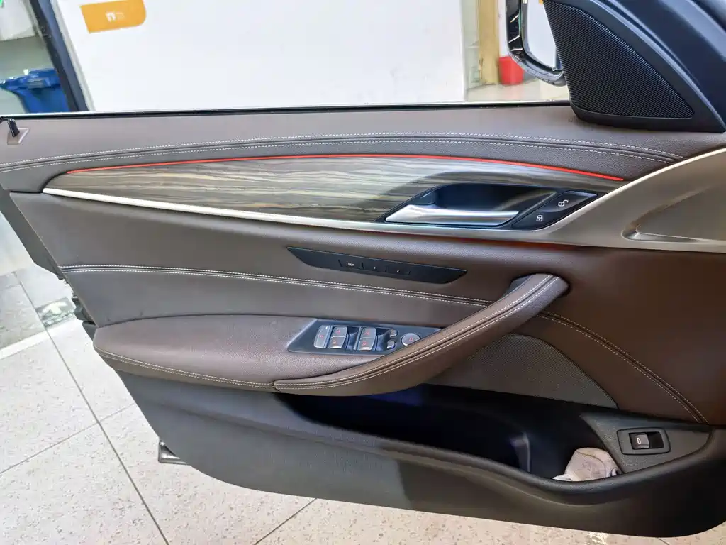 BMW 5 Series 2021 — фото 13