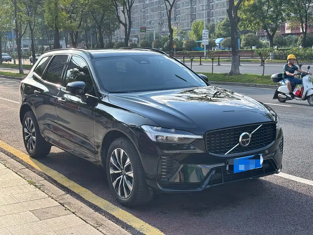 Volvo XC60 2022 — фото 3