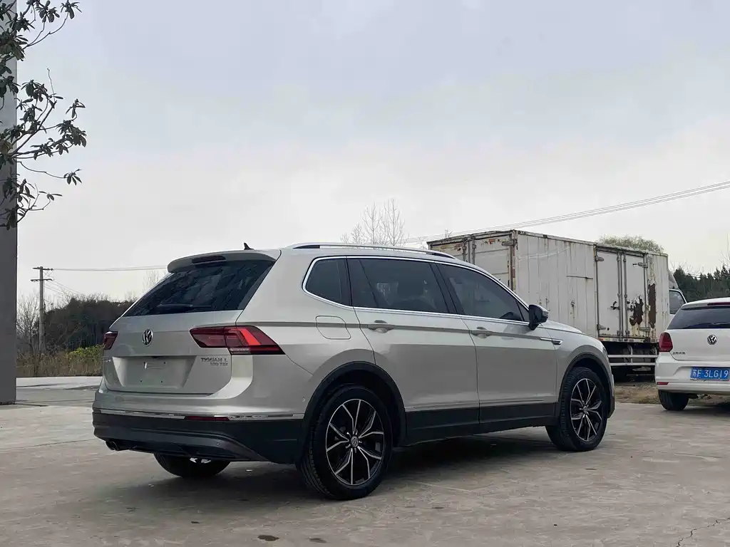 Volkswagen Tiguan L 2017 — фото 10