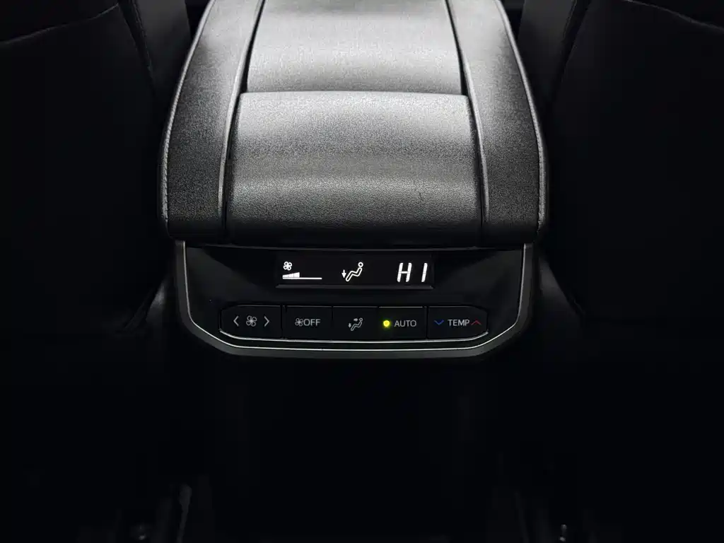 Toyota Highlander 2024 — фото 13