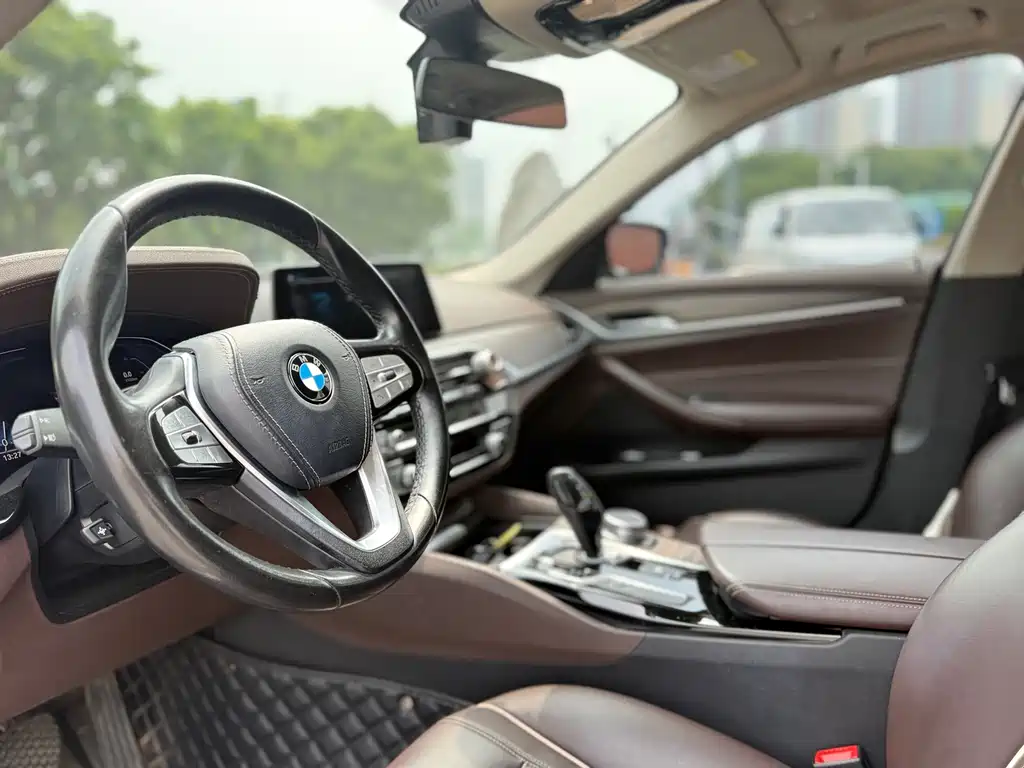 BMW 5 Series New Energy 2020 — фото 10