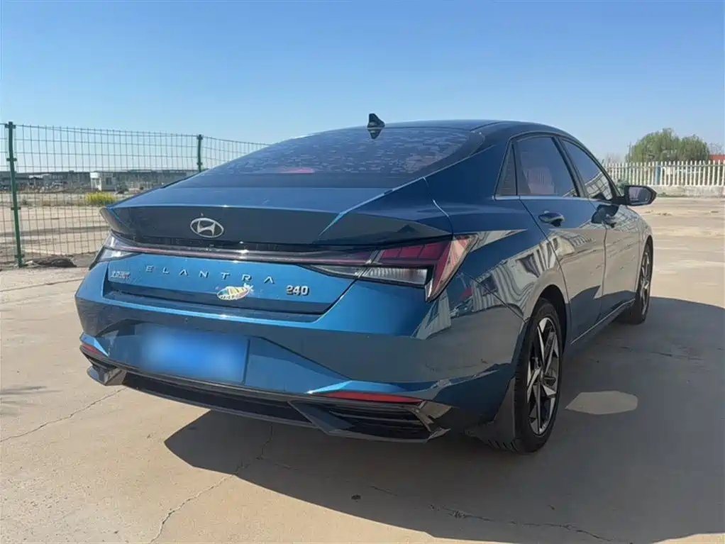 Hyundai Elantra 2021 — фото 16