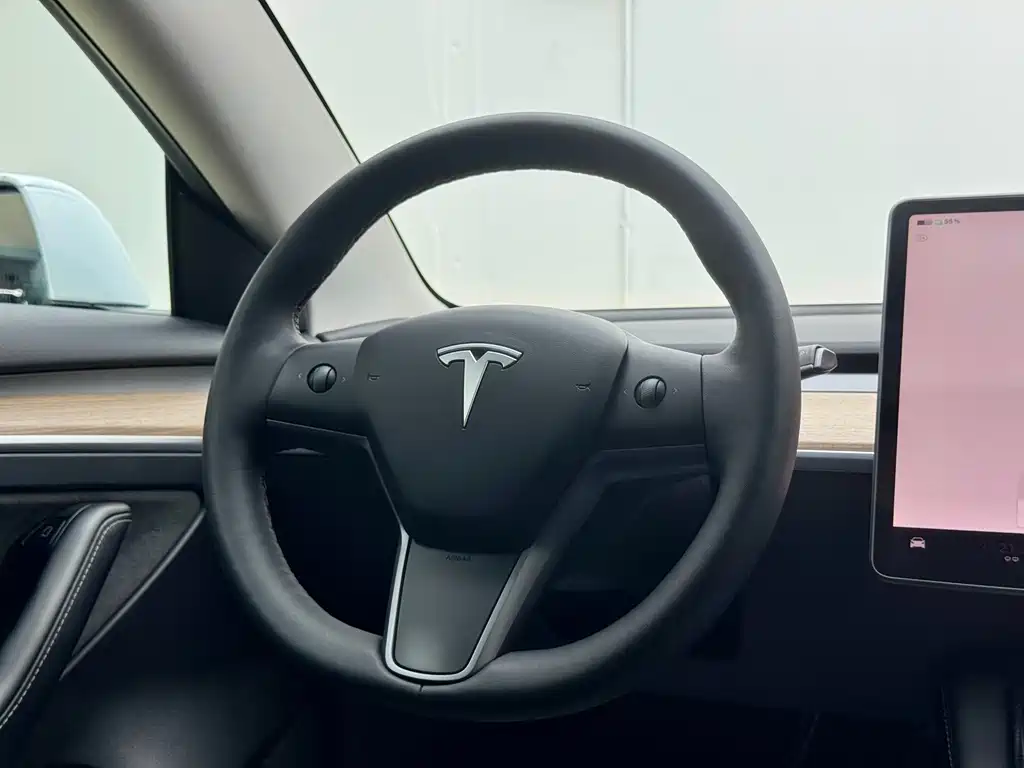 Tesla Model 3 2023 — фото 12