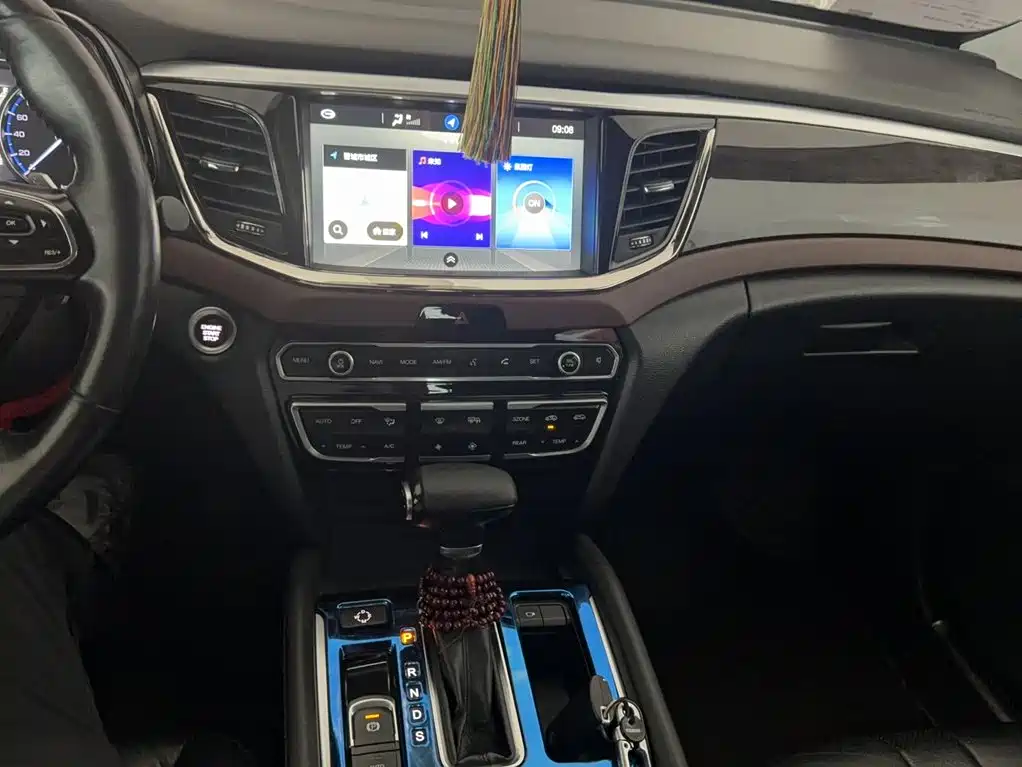 GAC Motor Trumpchi GS8 2017 — фото 6