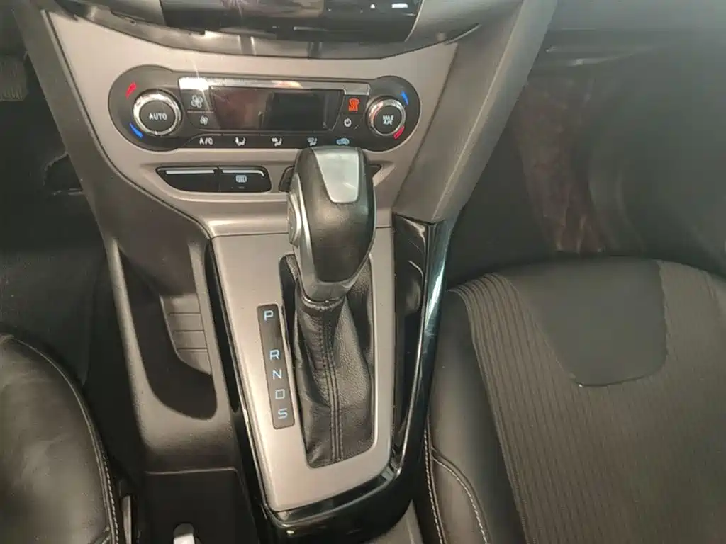 Ford Focus 2014 — фото 14