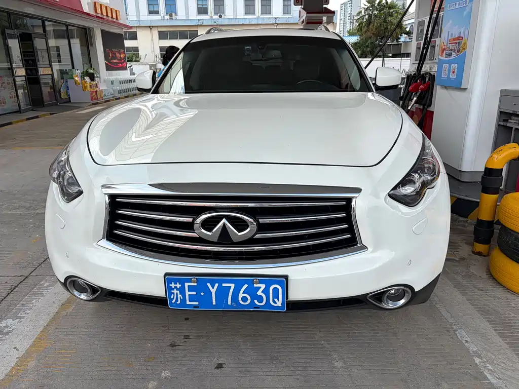 Infiniti QX70 2015 — фото 3