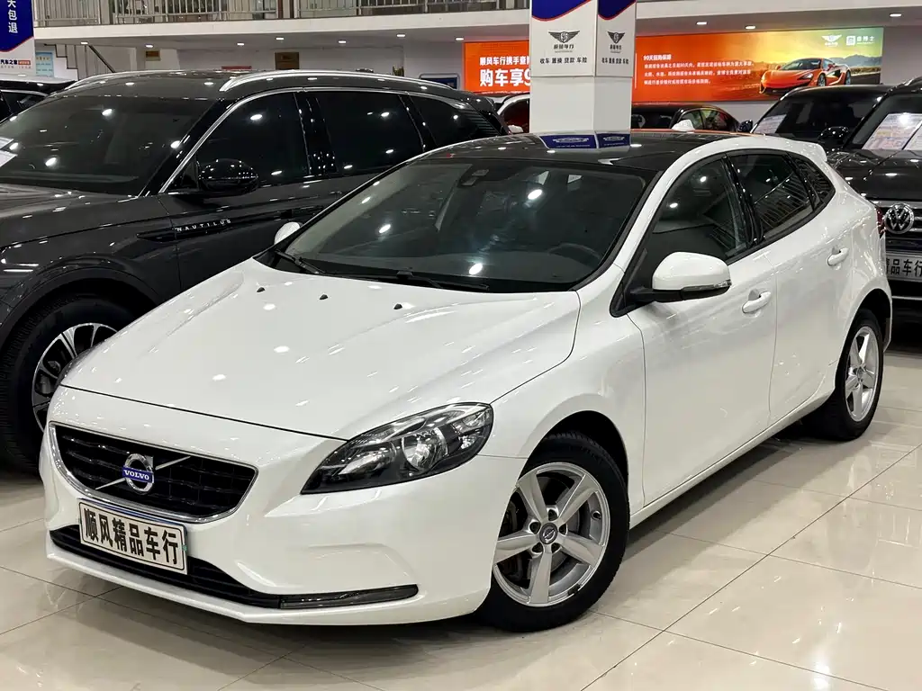 Volvo V40 2016 — фото 24