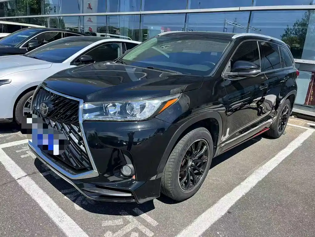 Toyota Highlander 2021 — фото 1