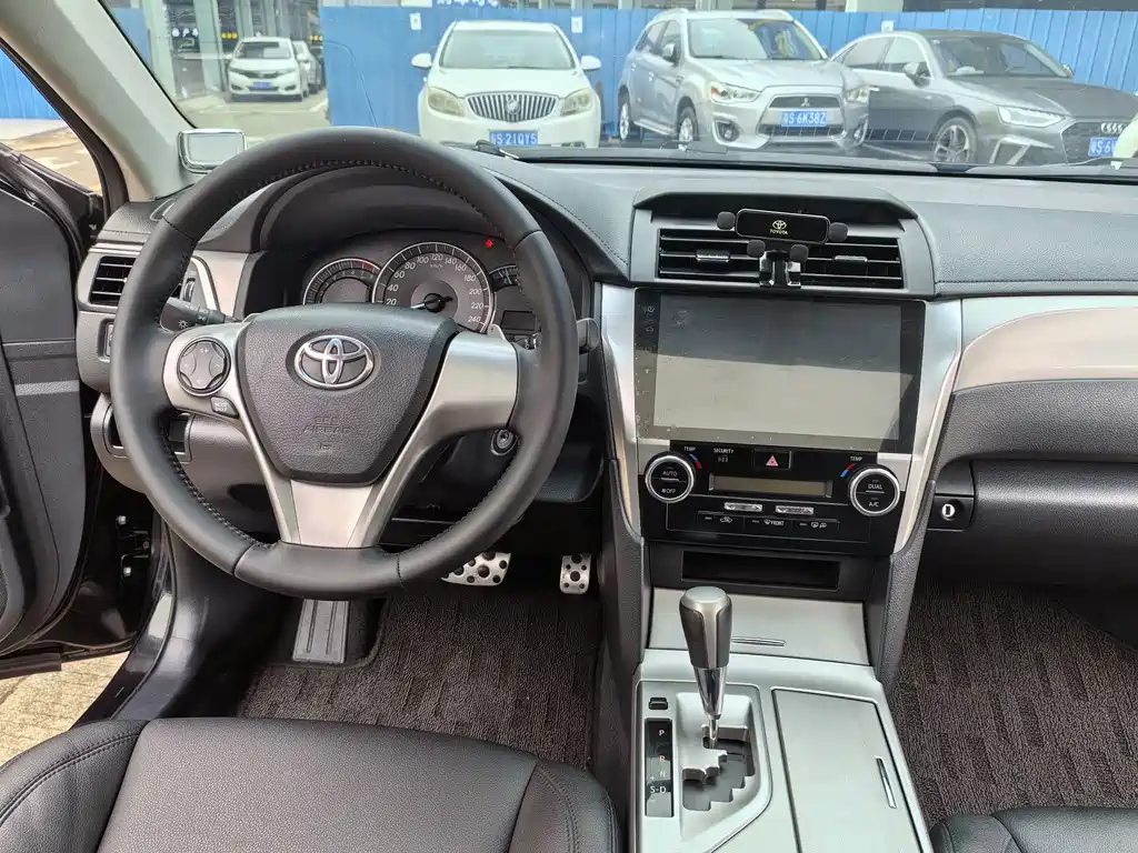Toyota Camry 2014 — фото 9