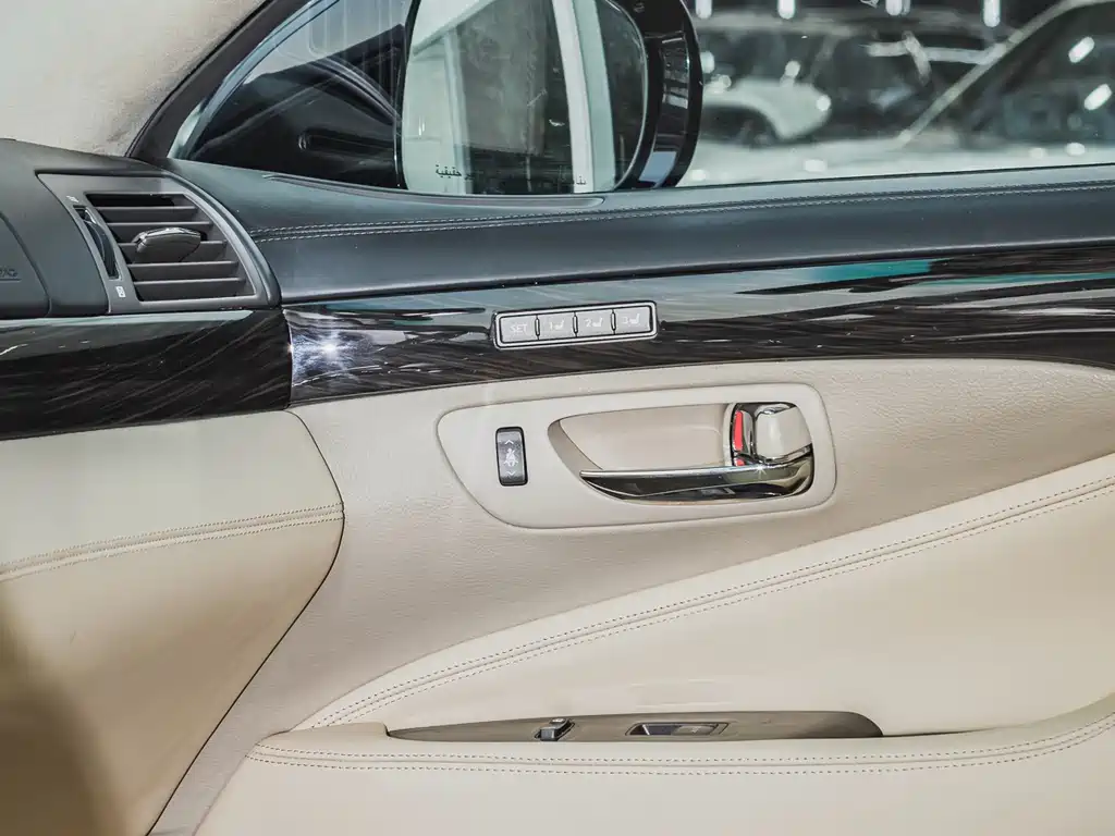 Lexus LS 2011