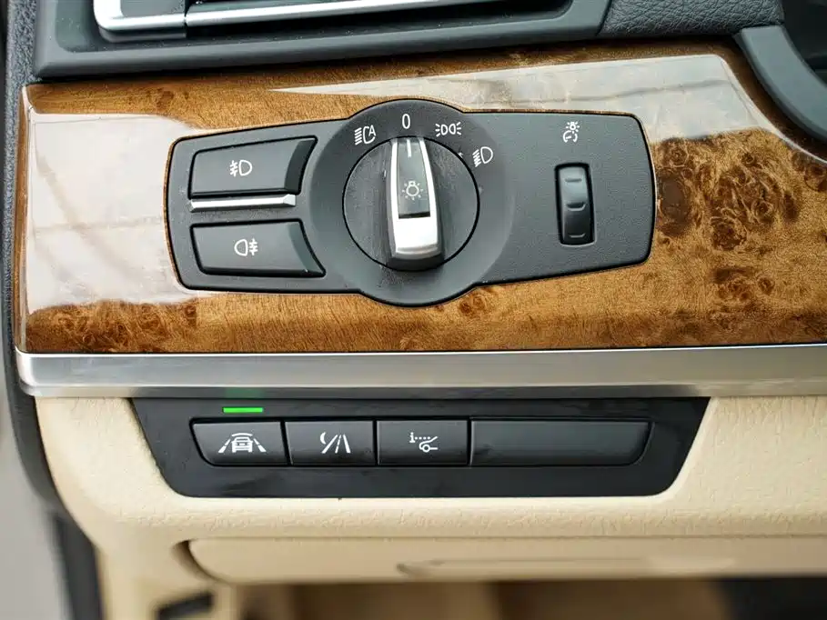 BMW 7 Series 2015 — фото 18