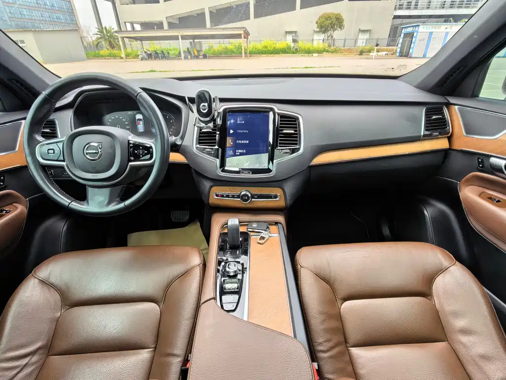 Volvo XC90 2020 — фото 10