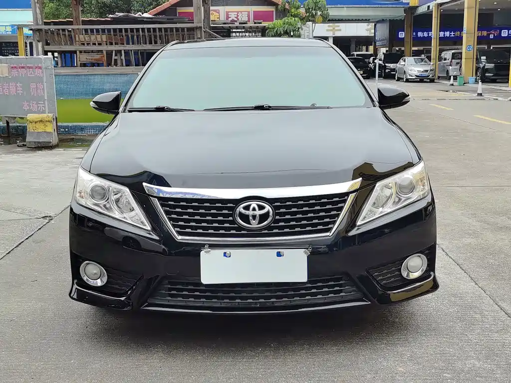 Toyota Camry 2014 — фото 2