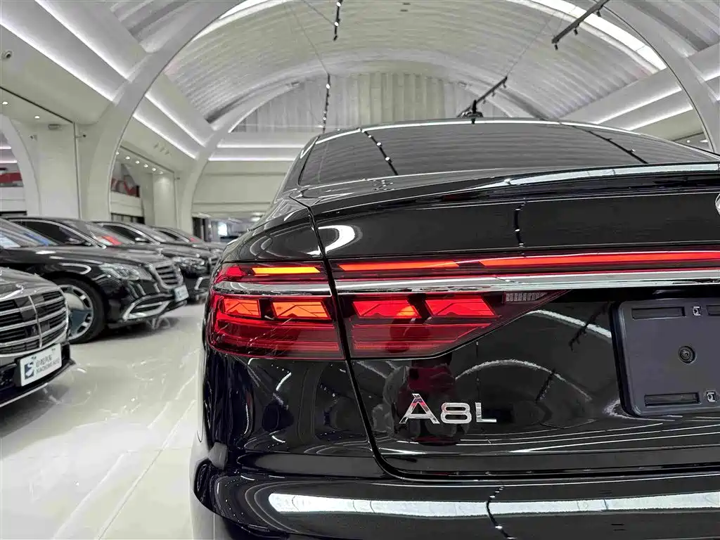 Audi A8 2023 — фото 38