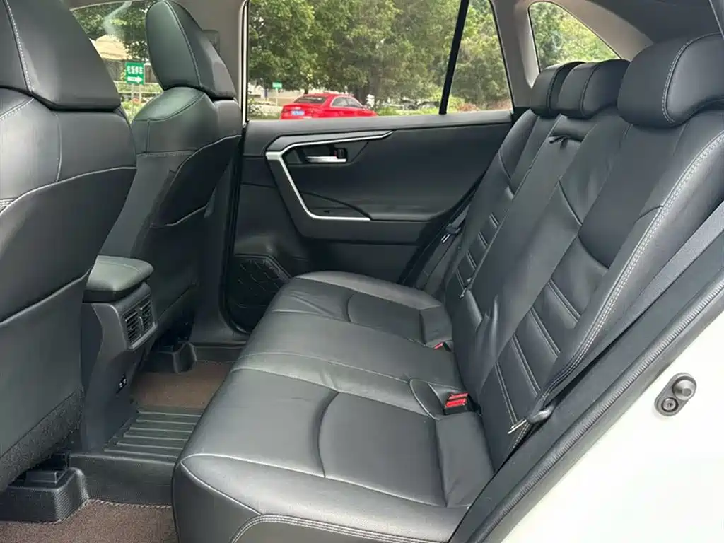 Toyota RAV4 2019 — фото 21