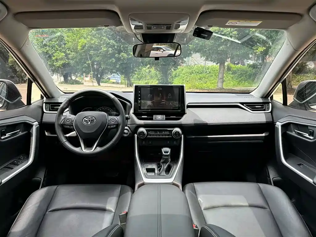 Toyota RAV4 2019 — фото 18