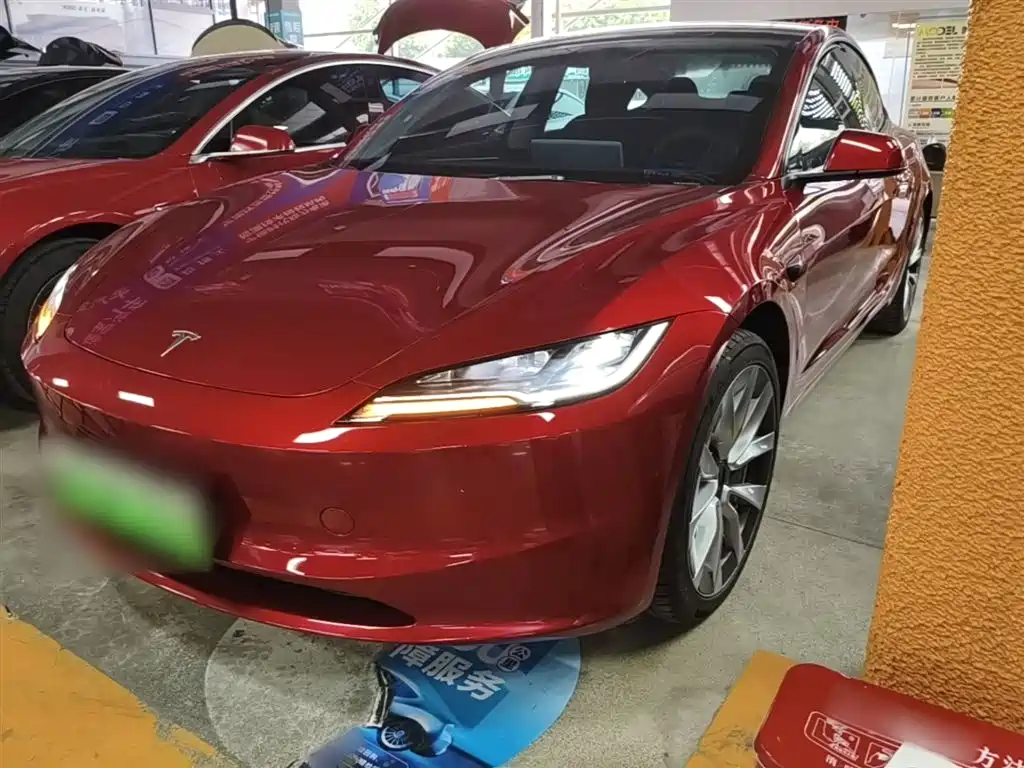 Tesla Model 3 2024