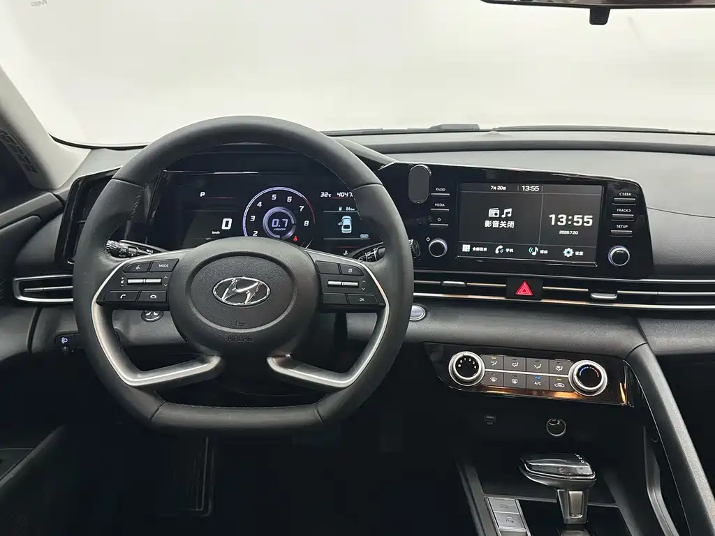 Hyundai Elantra 2023 — фото 10