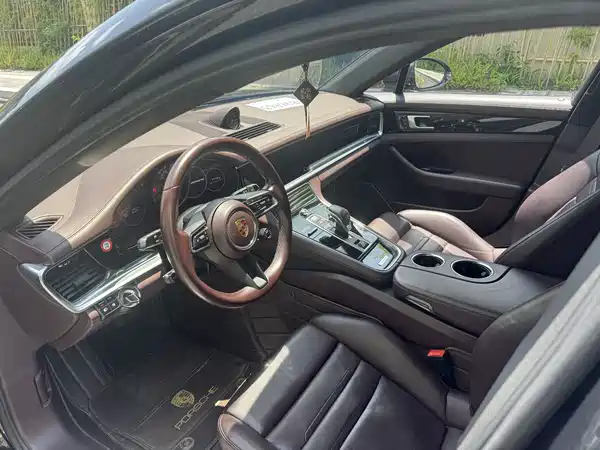 Porsche Panamera 2021