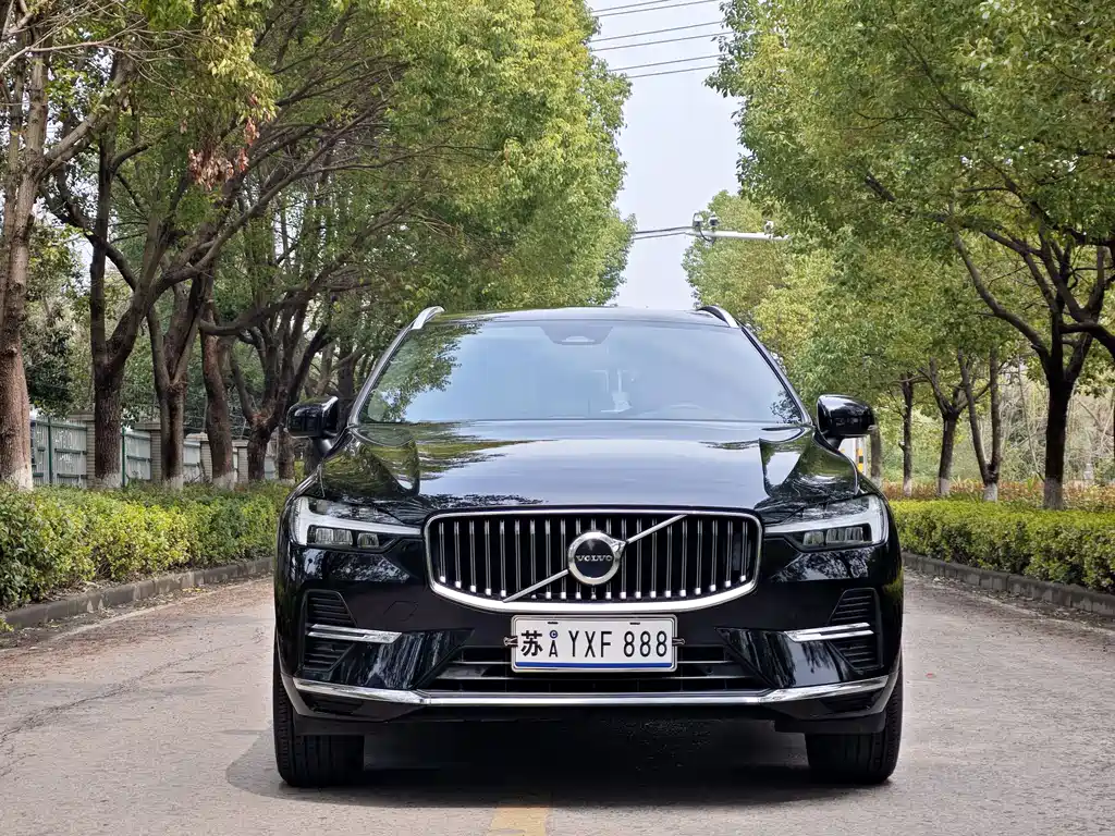 Volvo XC60 2022 — фото 2