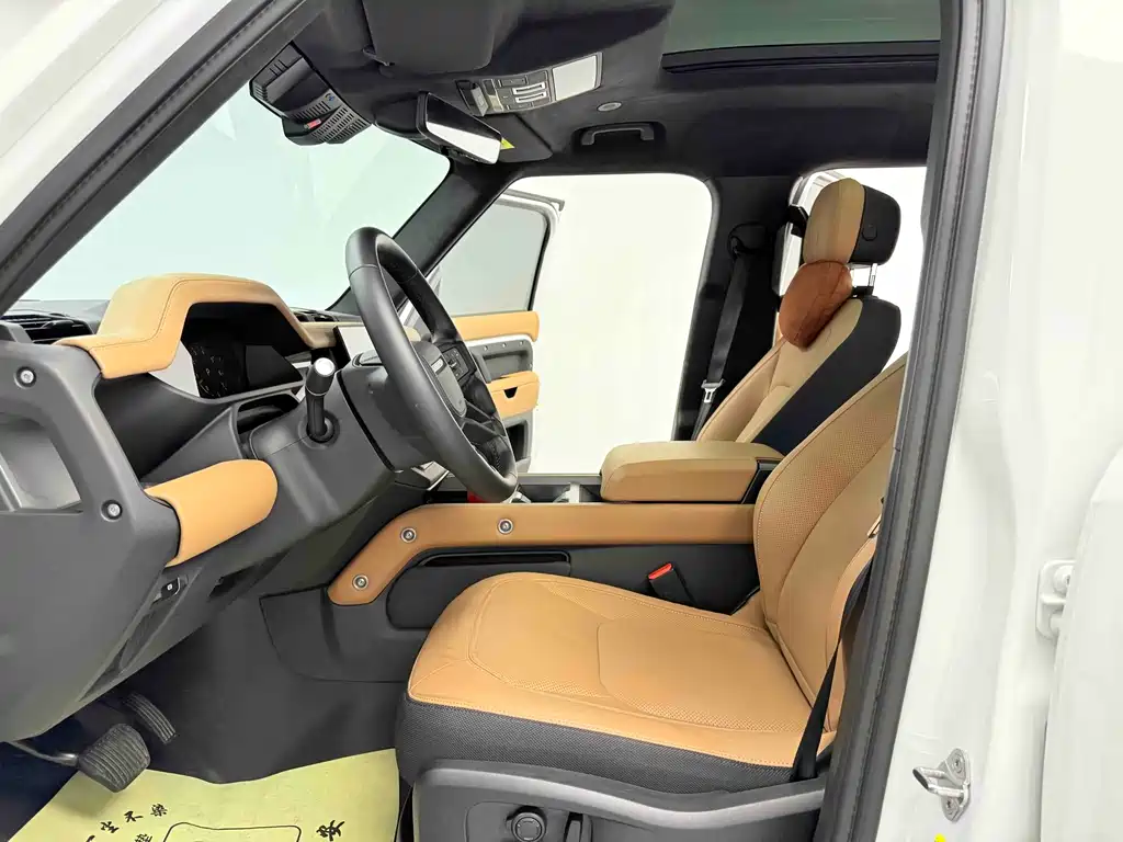 Land Rover Defender 2025