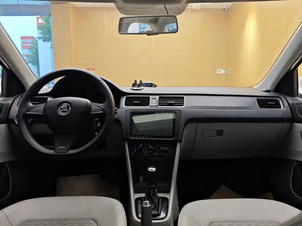 Skoda Rapid 2016 — фото 19