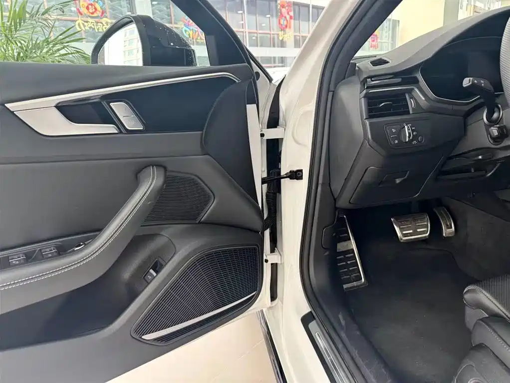 Audi A4L 2025