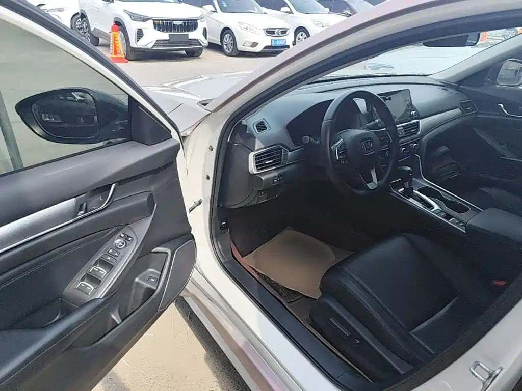 Honda Accord 2019 — фото 16