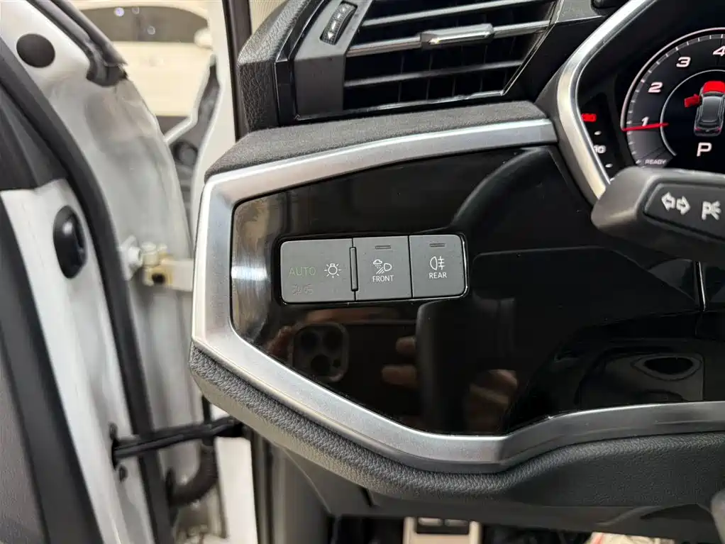 Audi Q3 2023 — фото 12