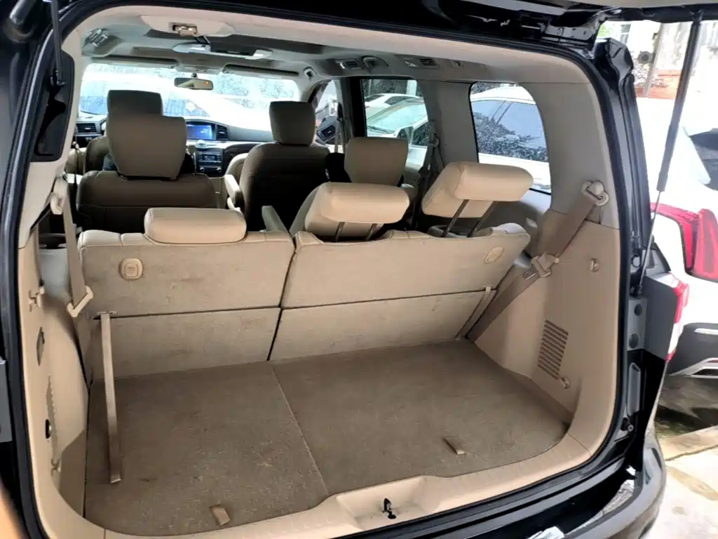 Nissan Quest 2016 — фото 19