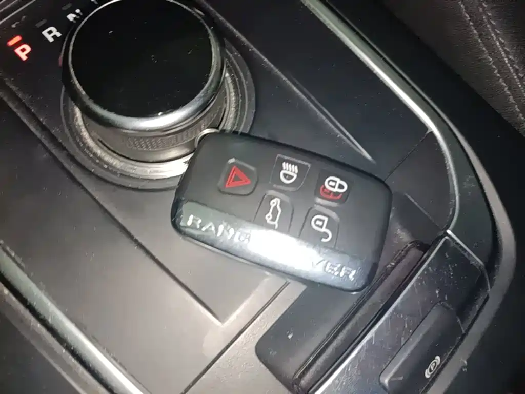 Land Rover Discovery Sport 2018 — фото 9