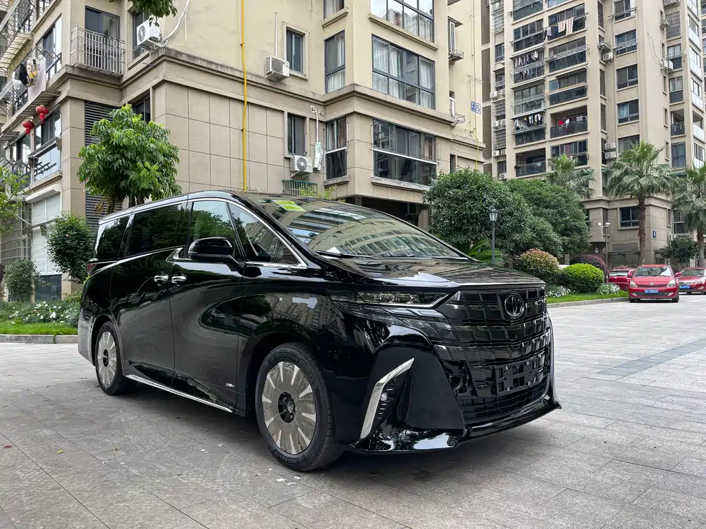 Toyota Alphard — фото 17