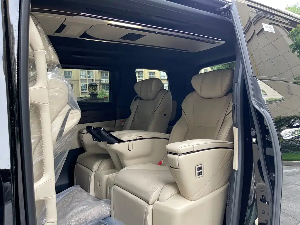Toyota Alphard — фото 6