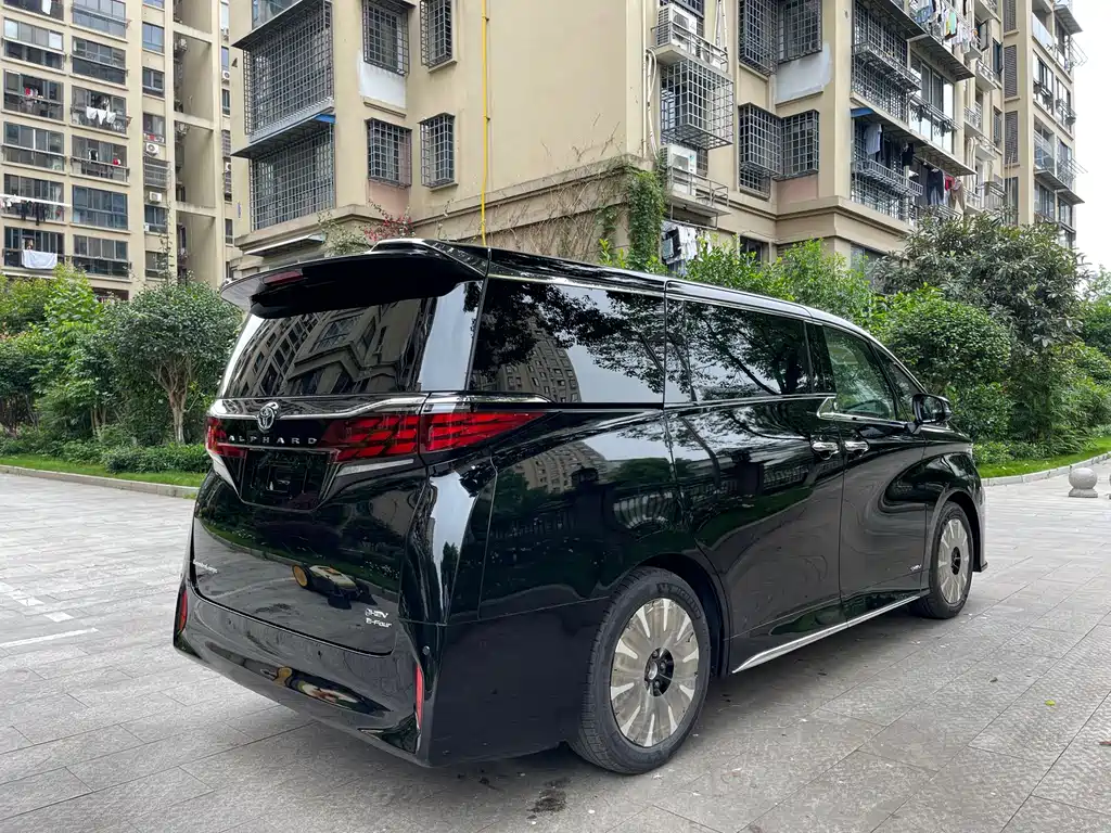 Toyota Alphard — фото 20
