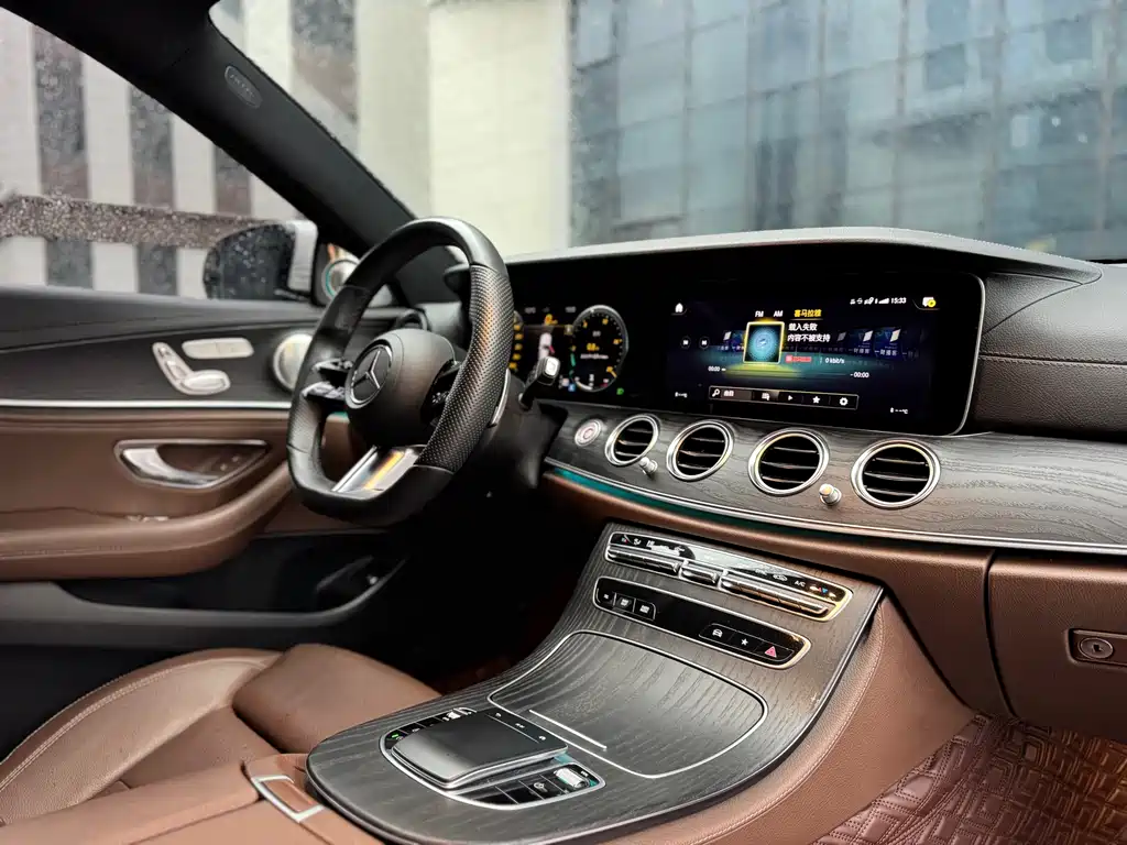 Mercedes-Benz E-Class 2022 — фото 14