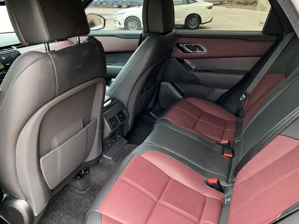 Land Rover Range Rover Velar 2024 — фото 13