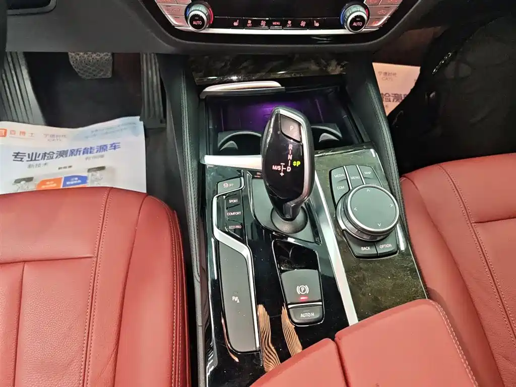 BMW 5 Series 2020 — фото 14