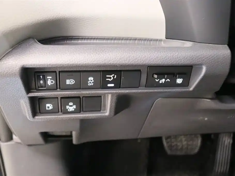 Toyota Granvia 2023 — фото 12