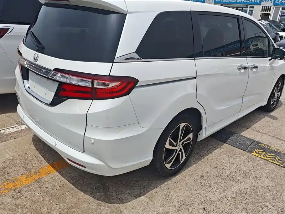 Honda Odyssey 2017 — фото 3