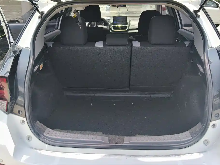 Toyota Yaris L 2020 — фото 3