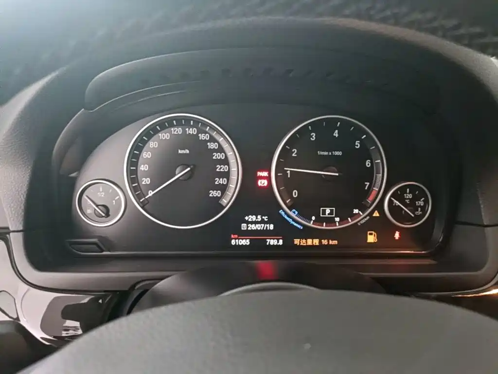 BMW 5 Series 2017 — фото 12