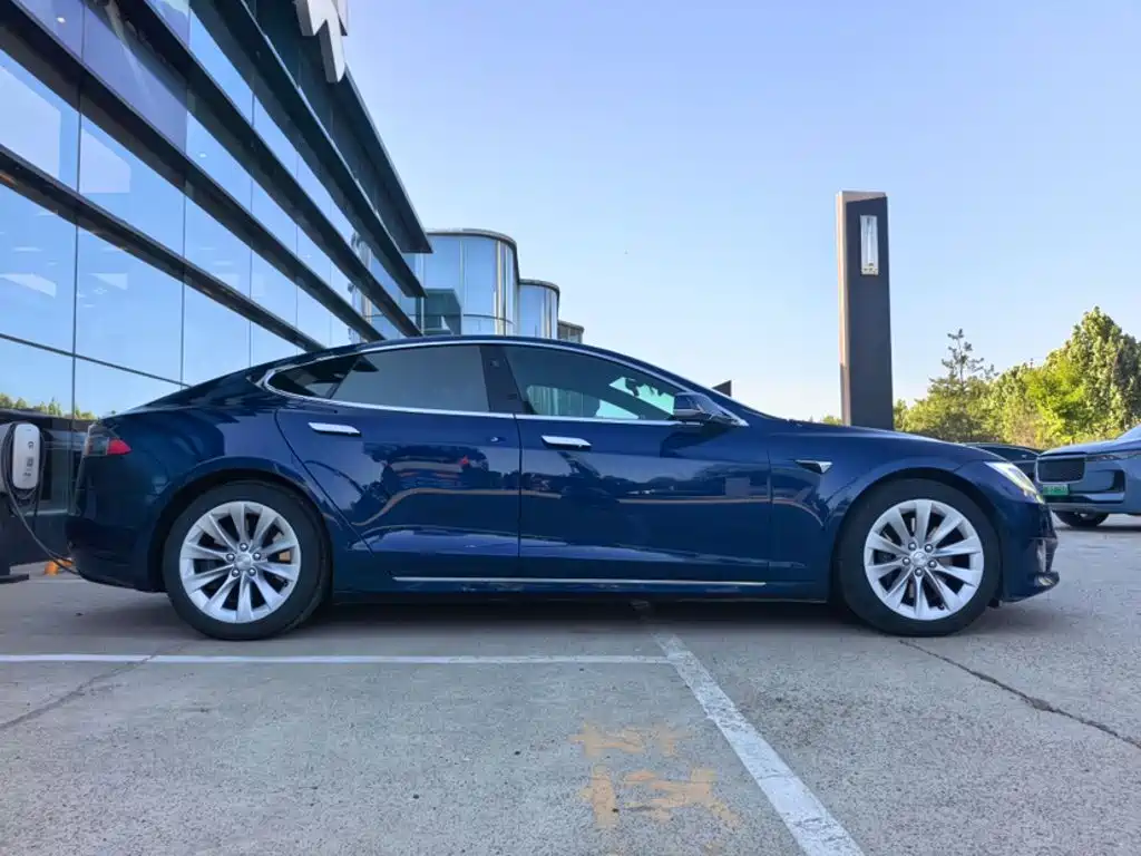 Tesla Model S 2019 — фото 16