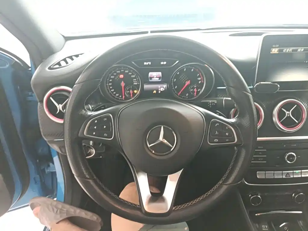 Mercedes-Benz A-Class 2017 — фото 11
