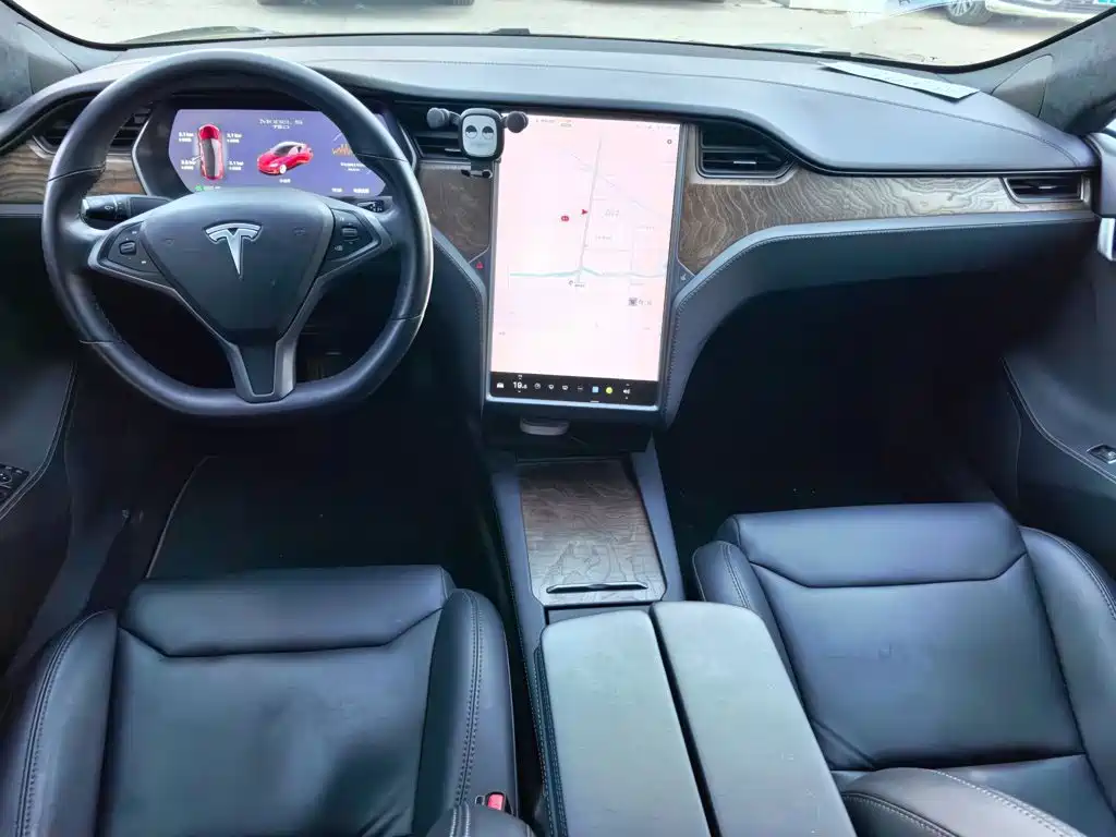 Tesla Model S 2019 — фото 10