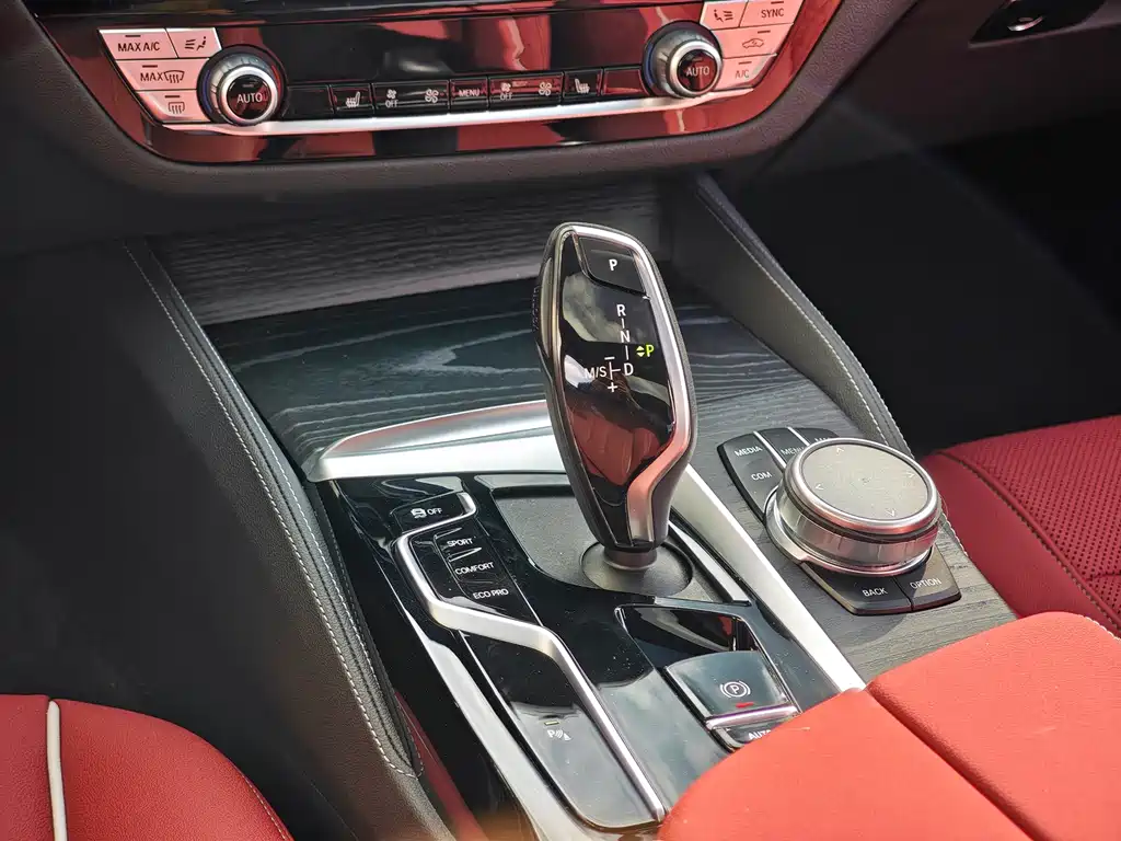 BMW 5 Series 2024 — фото 13